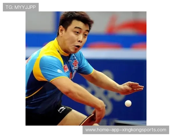 壁球选手反手抽击刁钻无比